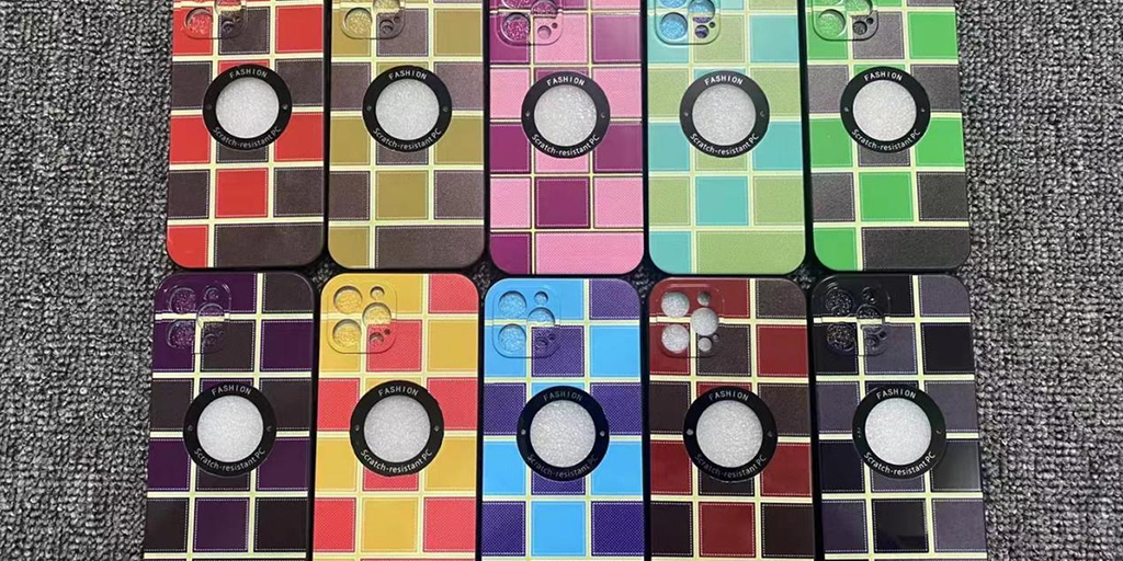 Virdeeler an Nodeeler vun enger Varietéit vu Materialien Handy Case